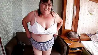 Şişman Japon anne, büyük göğüslerini gösteriyor ve seks oyuncağıyla eğleniyor. 51 yaşındaki Asyalı anne, seks deneyiminden bahsediyor. BBW MILF Yukiko 1 OSAKAPORN